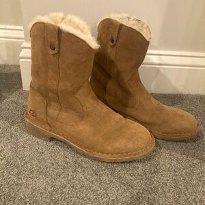 These real UGG boots are in great condition and feel brand new!